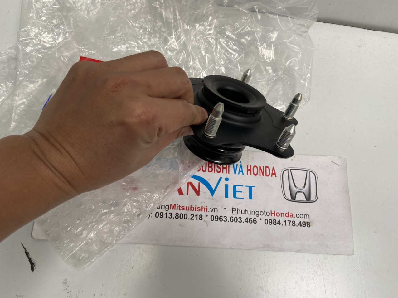 Bát bèo giảm xóc xe Honda CRV 2013
